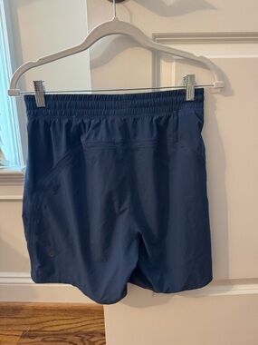 Lululemon navy color pace breakers 7” linerless (S)